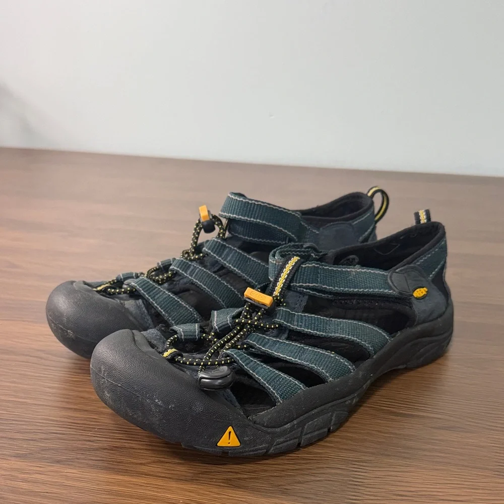 Keen Women's Black and Teal Green Sandals‎ Sz 6